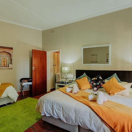 Riverbank Lodge Upington Exteriör bild