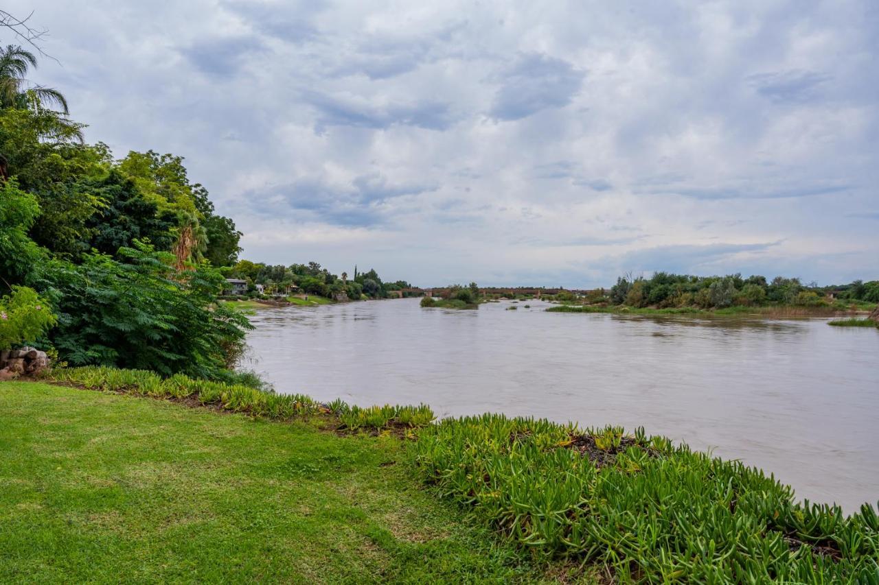 Riverbank Lodge Upington Exteriör bild