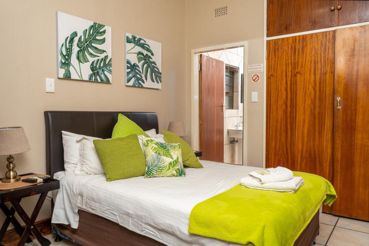 Riverbank Lodge Upington Exteriör bild