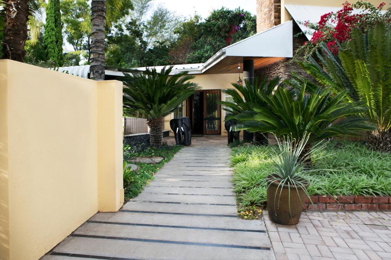Riverbank Lodge Upington Exteriör bild